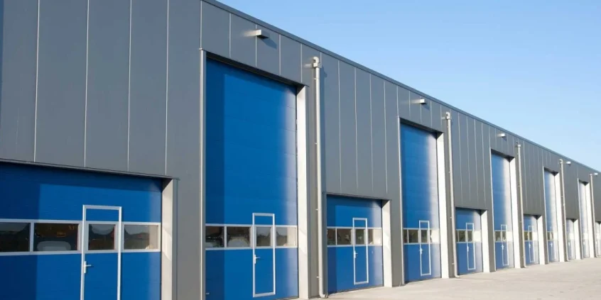 overhead doors on warehouse