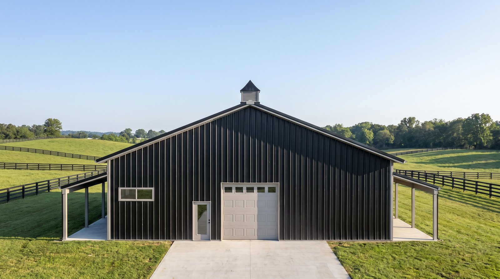 The Forge 50×95 barndominium left gable-end elevation (west on the plan): the shop end, one overhead door, the front and rear porch roofs at either side
